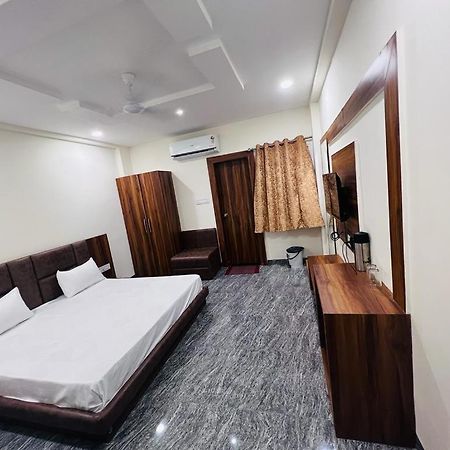 Hotel Anand 乌贾因 外观 照片