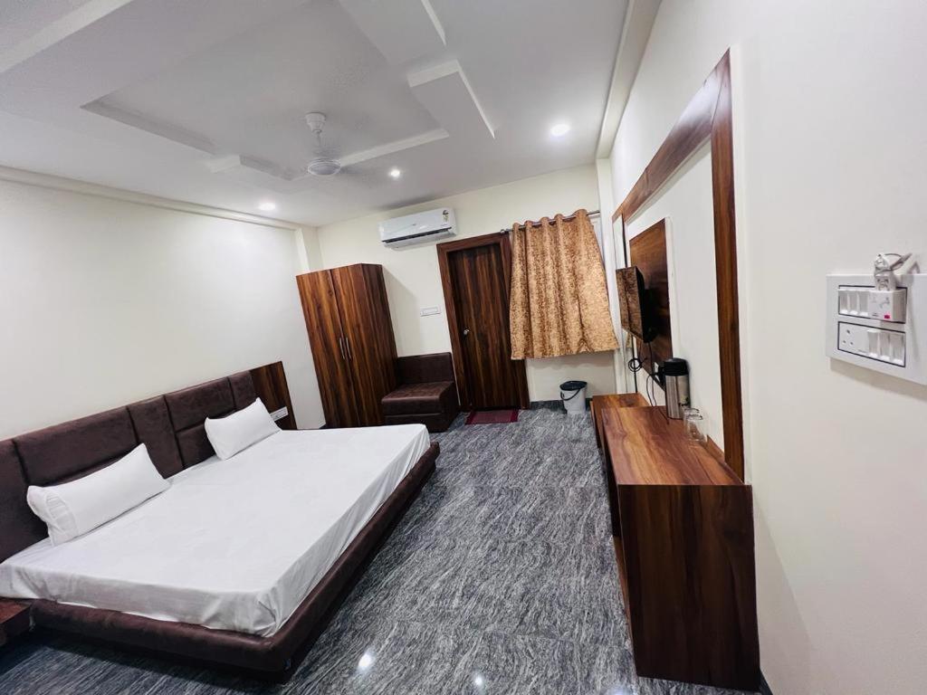 Hotel Anand 乌贾因 外观 照片